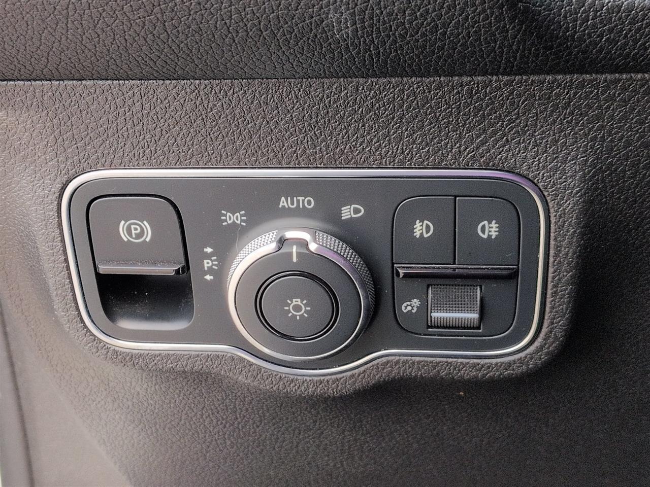 Mercedes-Benz GLB  2021