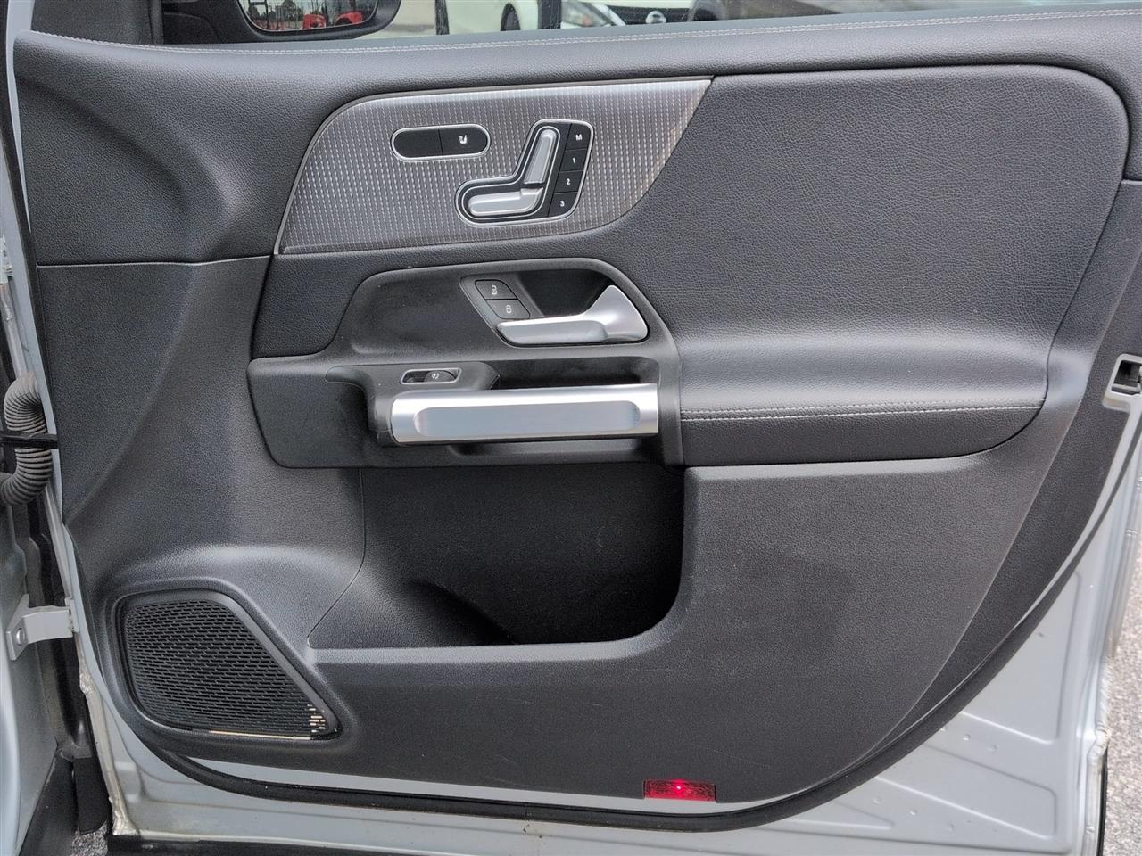 Mercedes-Benz GLB  2021