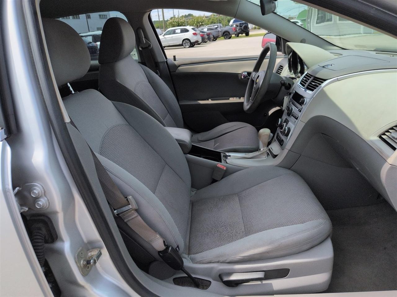 Chevrolet Malibu  2011