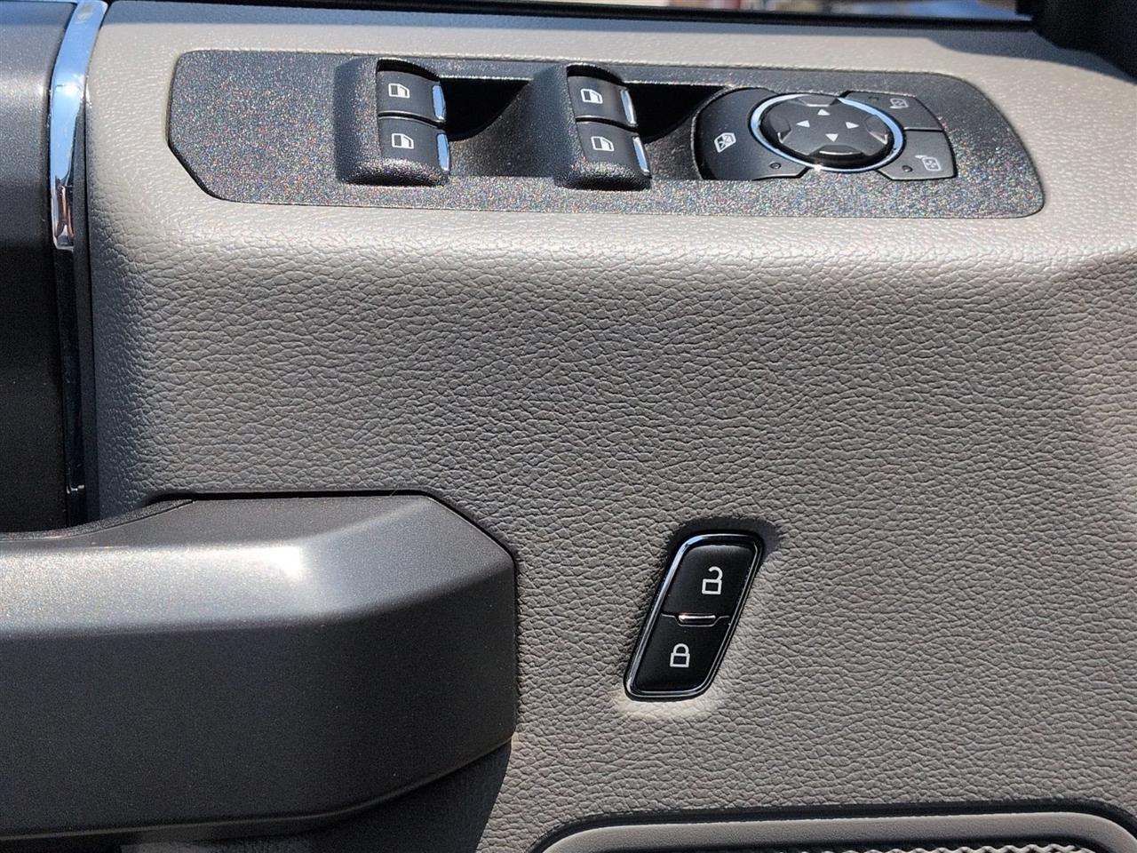 Ford F-150 2WD SuperCrew 145" XLT 2018