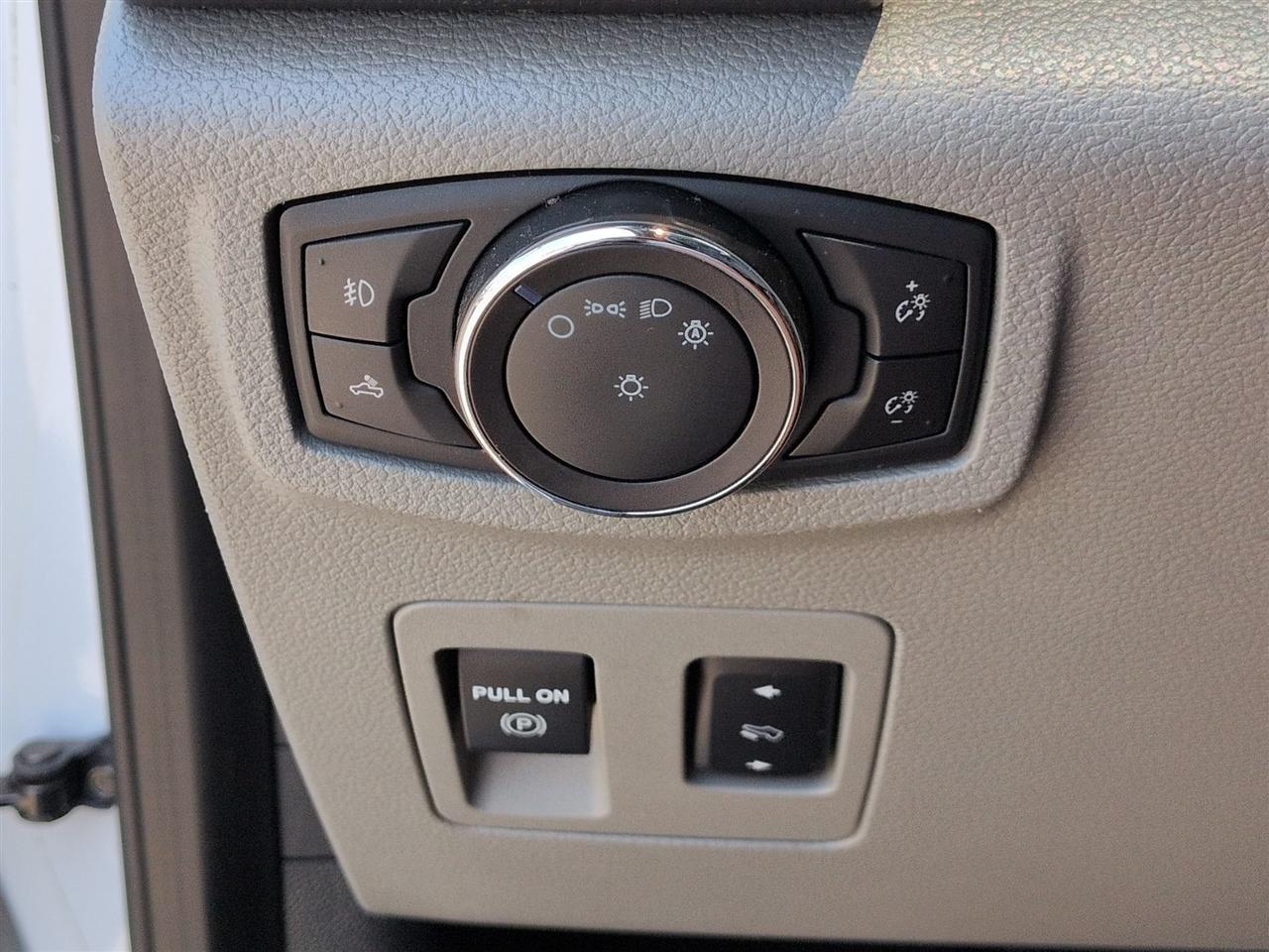 Ford F-150 2WD SuperCrew 145" XLT 2018