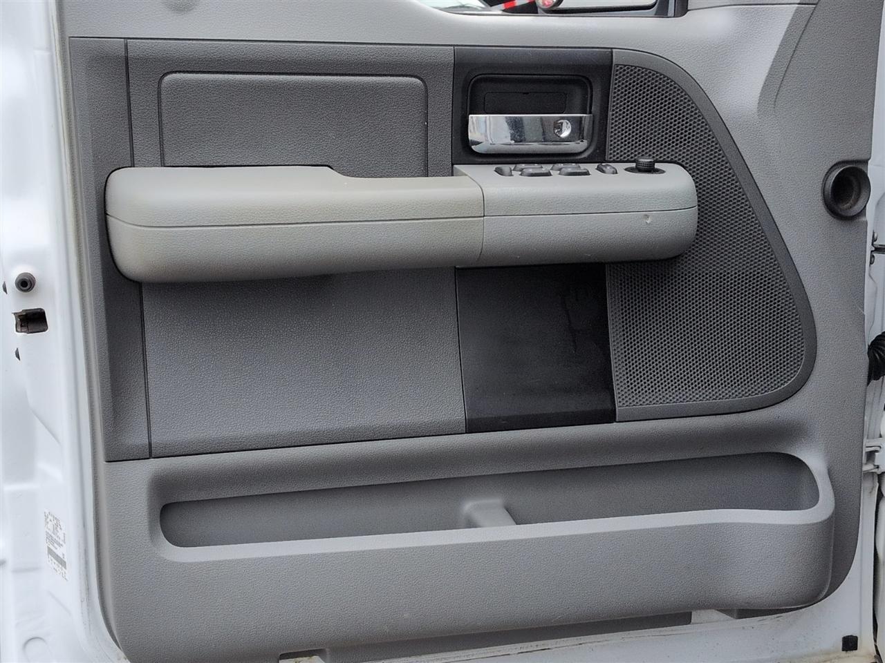 Ford F-150 4WD Reg Cab 122.5" XLT 2006