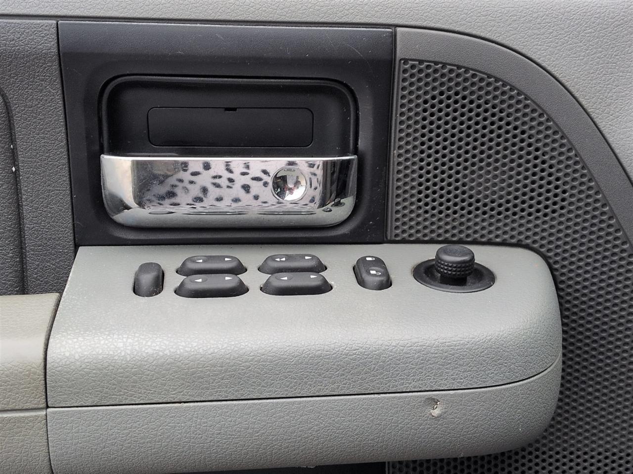 Ford F-150 4WD Reg Cab 122.5" XLT 2006