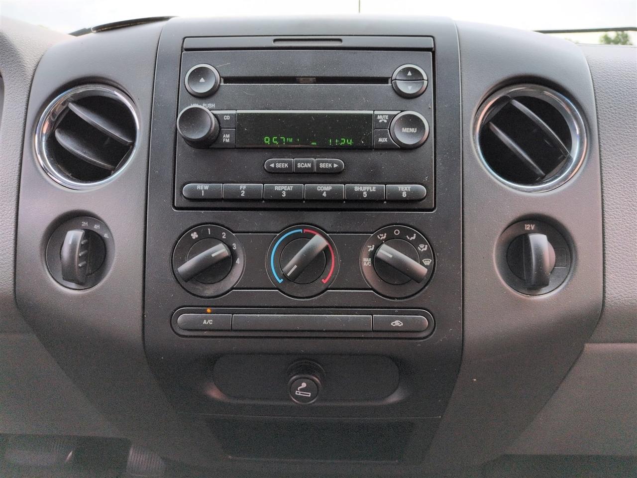 Ford F-150 4WD Reg Cab 122.5" XLT 2006