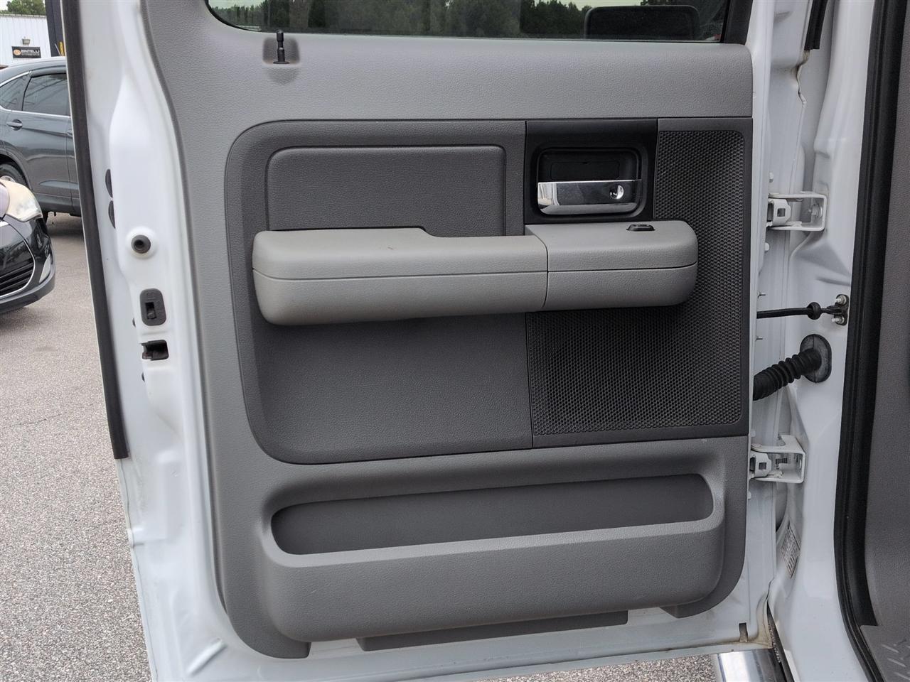 Ford F-150 4WD Reg Cab 122.5" XLT 2006
