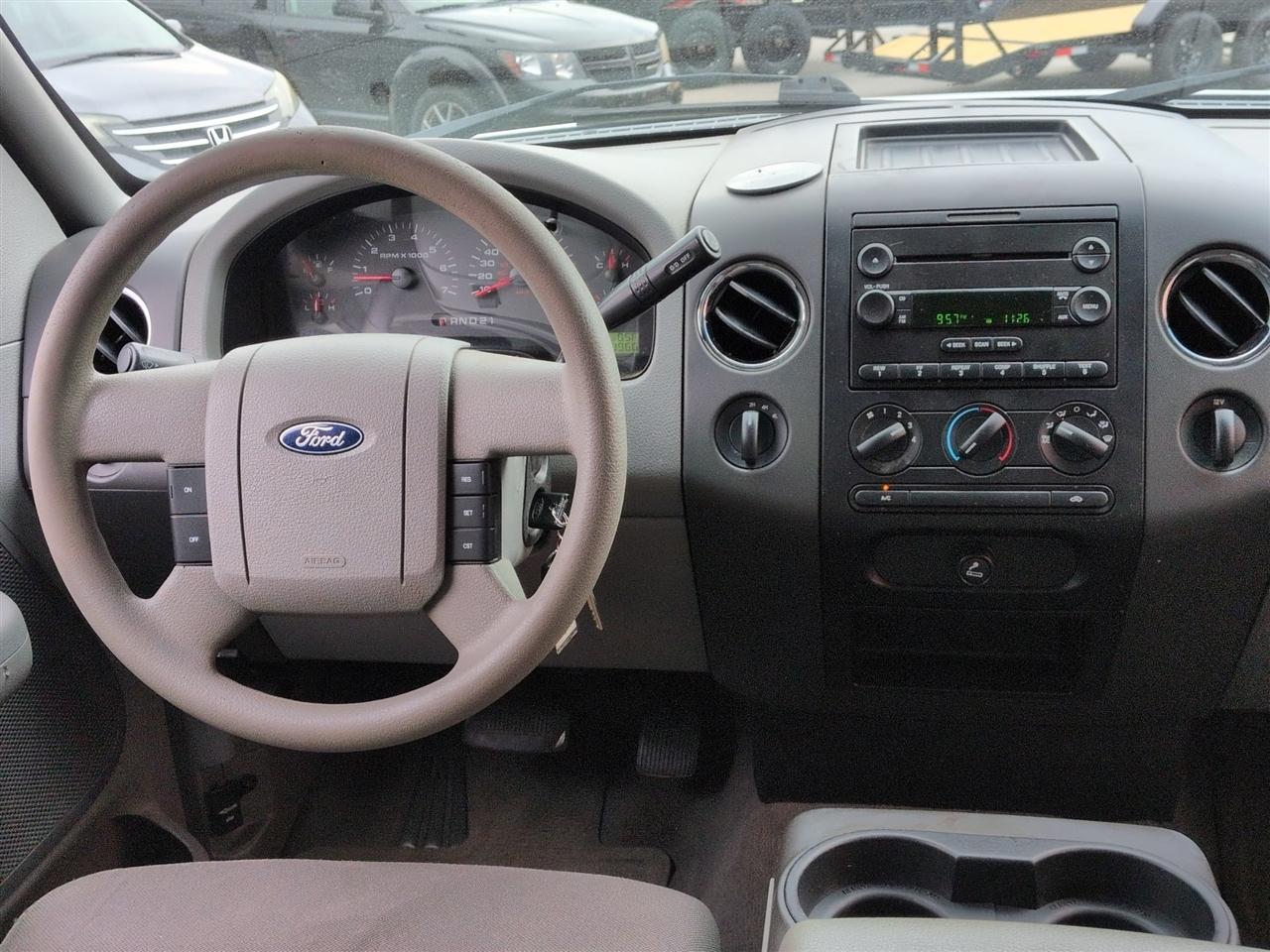 Ford F-150 4WD Reg Cab 122.5" XLT 2006