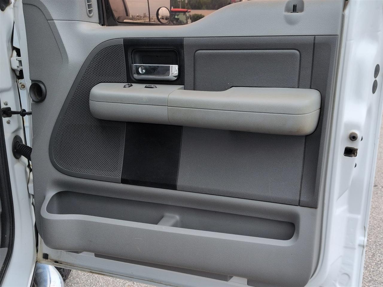 Ford F-150 4WD Reg Cab 122.5" XLT 2006