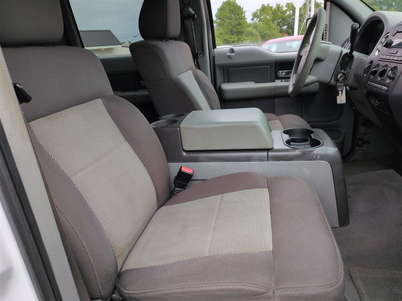 Ford F-150 4WD Reg Cab 122.5" XLT 2006