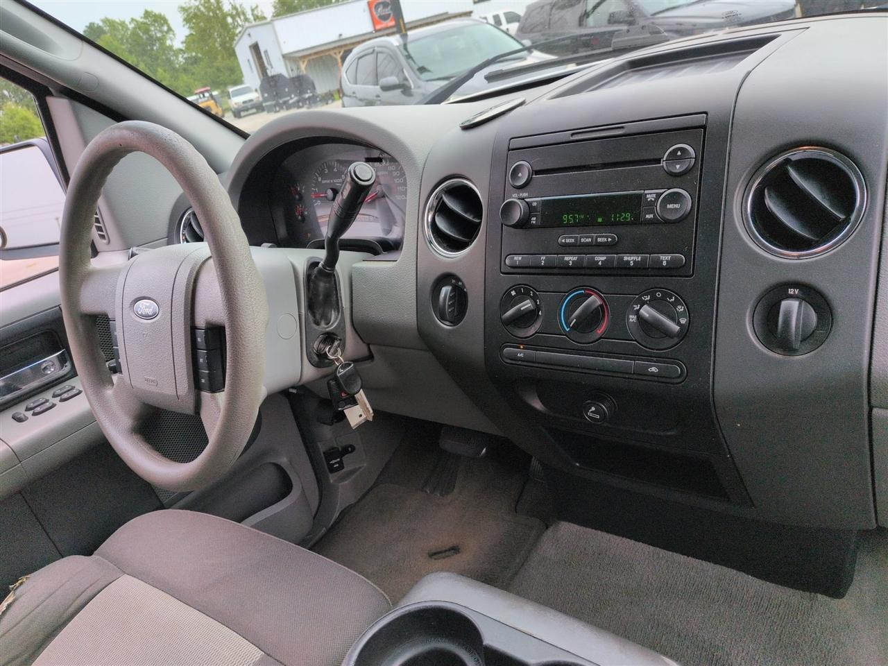 Ford F-150 4WD Reg Cab 122.5" XLT 2006