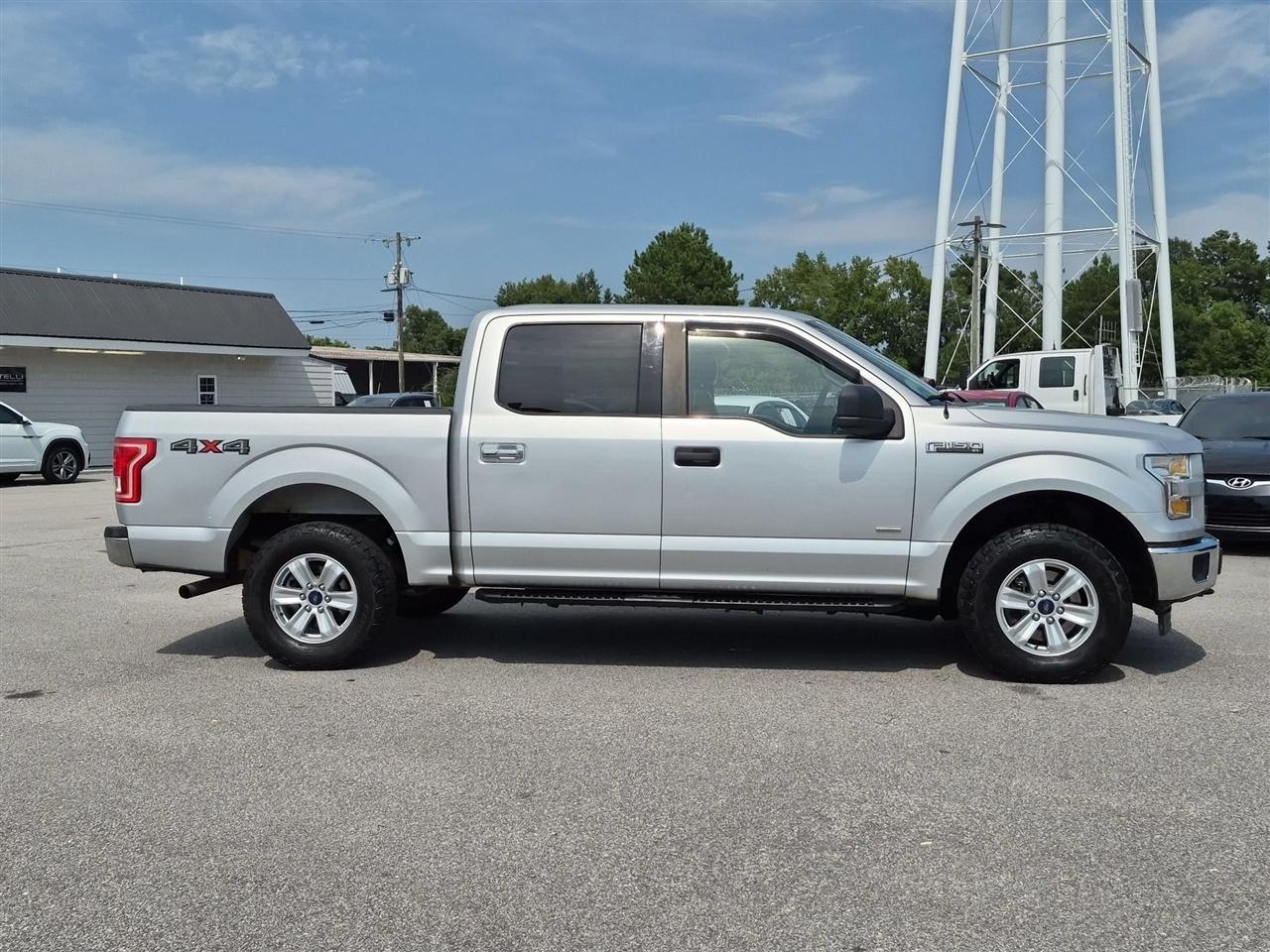 Ford F-150 4WD SuperCrew 145" XL 2017