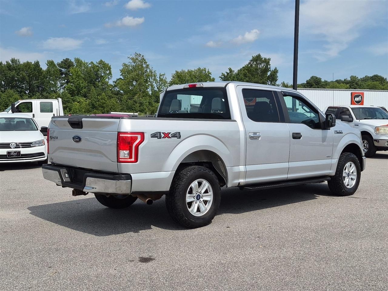 Ford F-150 4WD SuperCrew 145" XL 2017