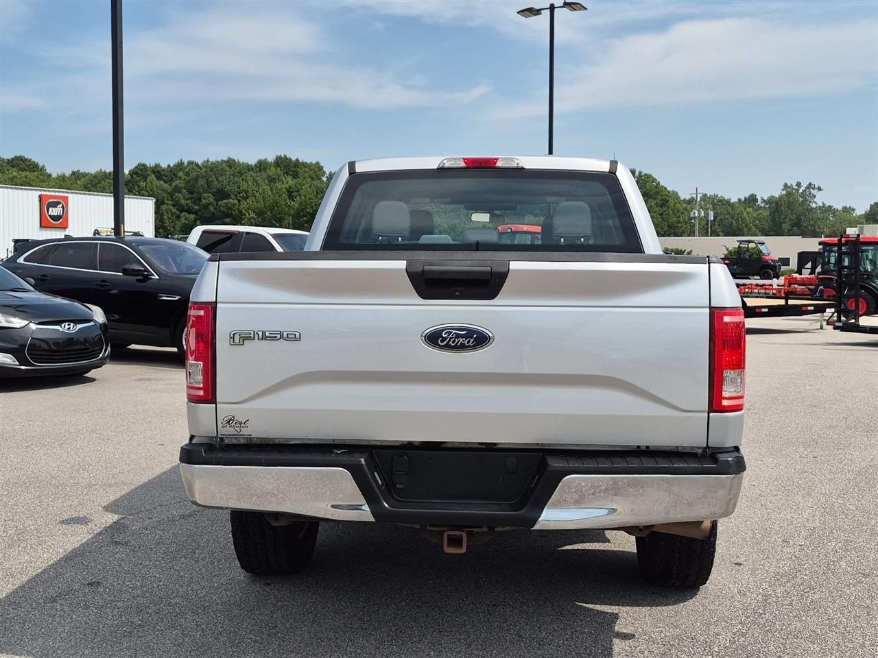 Ford F-150 4WD SuperCrew 145" XL 2017