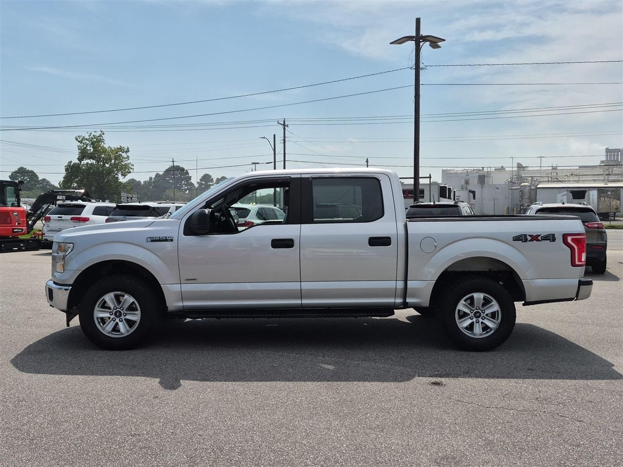 Ford F-150 4WD SuperCrew 145" XL 2017