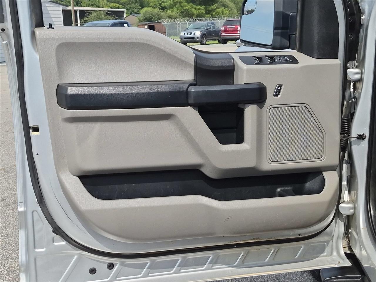 Ford F-150 4WD SuperCrew 145" XL 2017