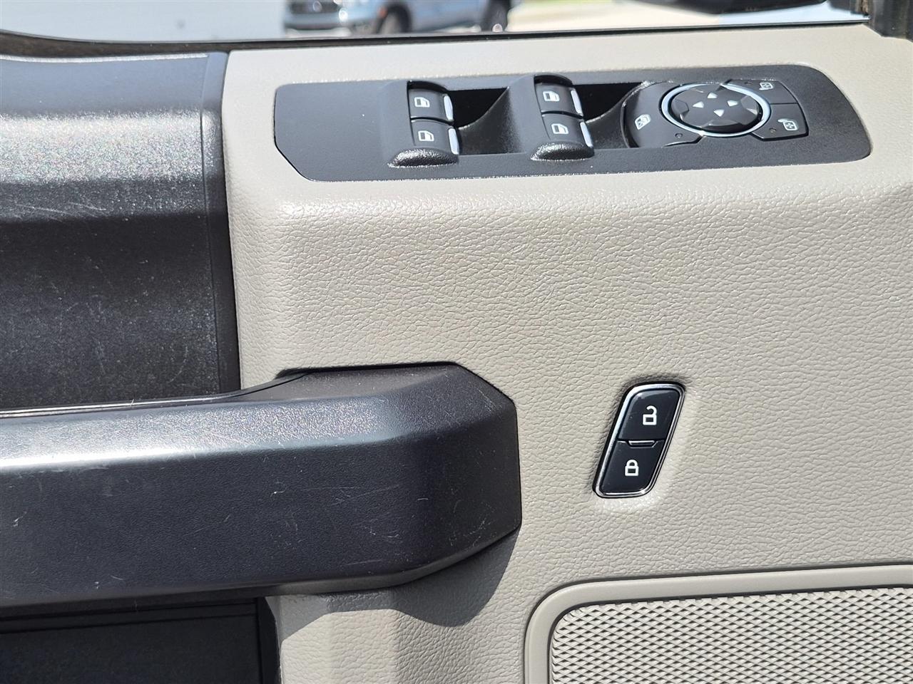 Ford F-150 4WD SuperCrew 145" XL 2017