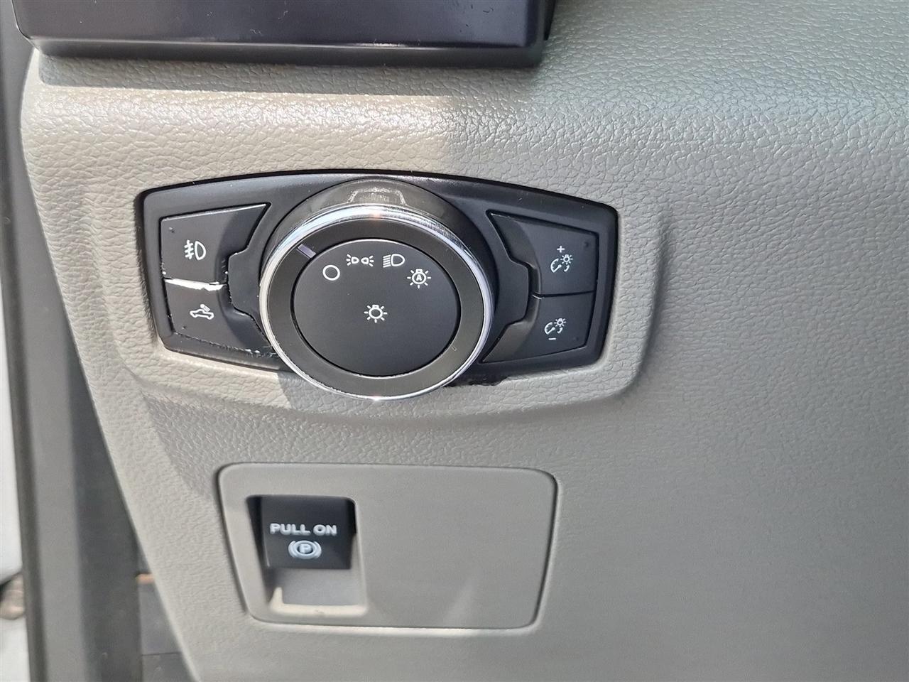 Ford F-150 4WD SuperCrew 145" XL 2017