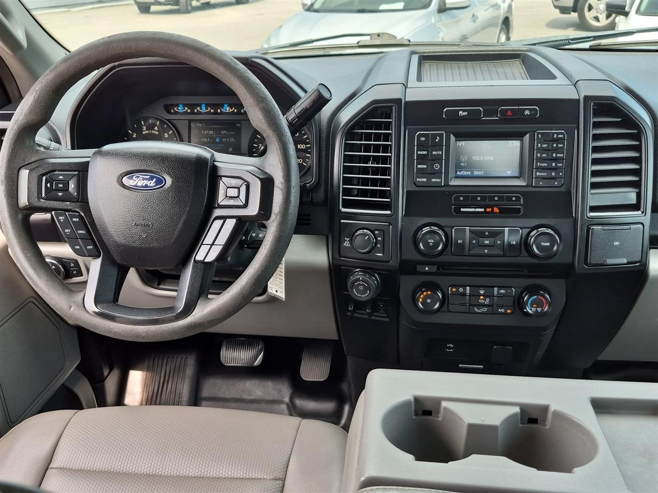 Ford F-150 4WD SuperCrew 145" XL 2017