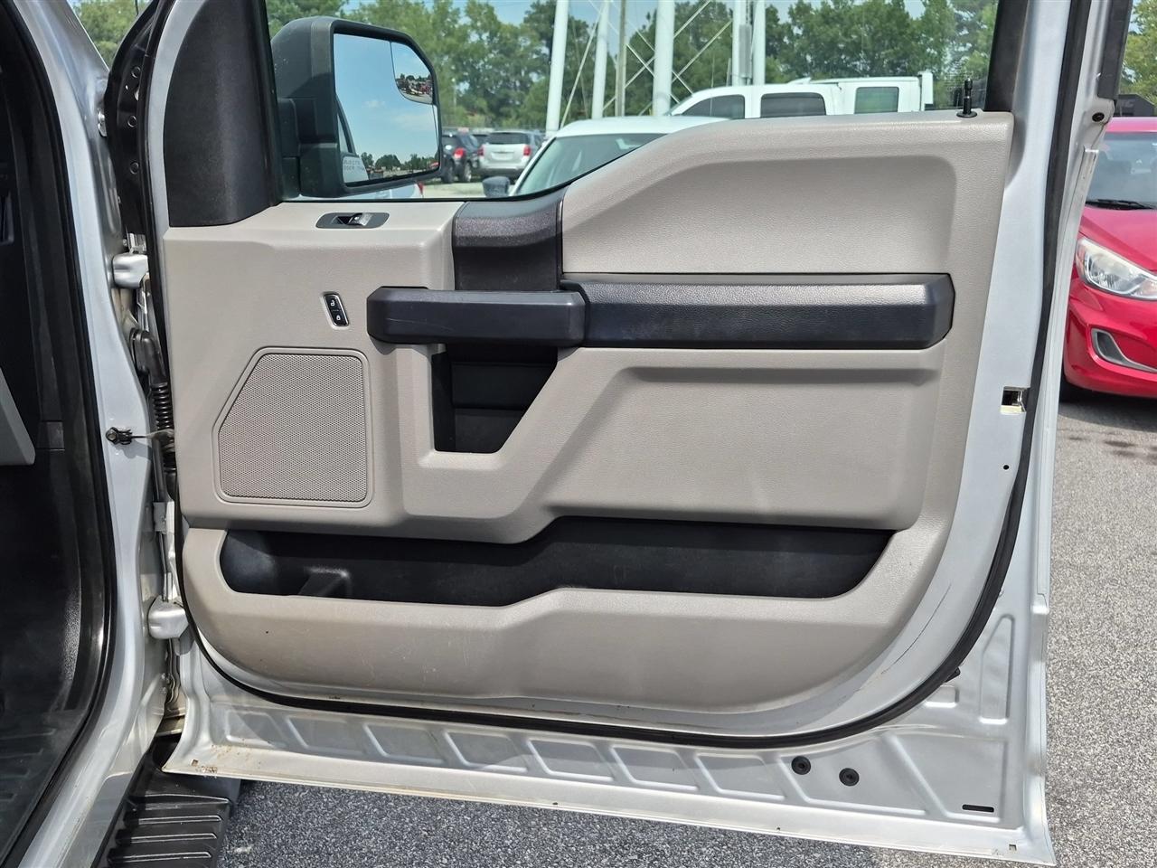 Ford F-150 4WD SuperCrew 145" XL 2017