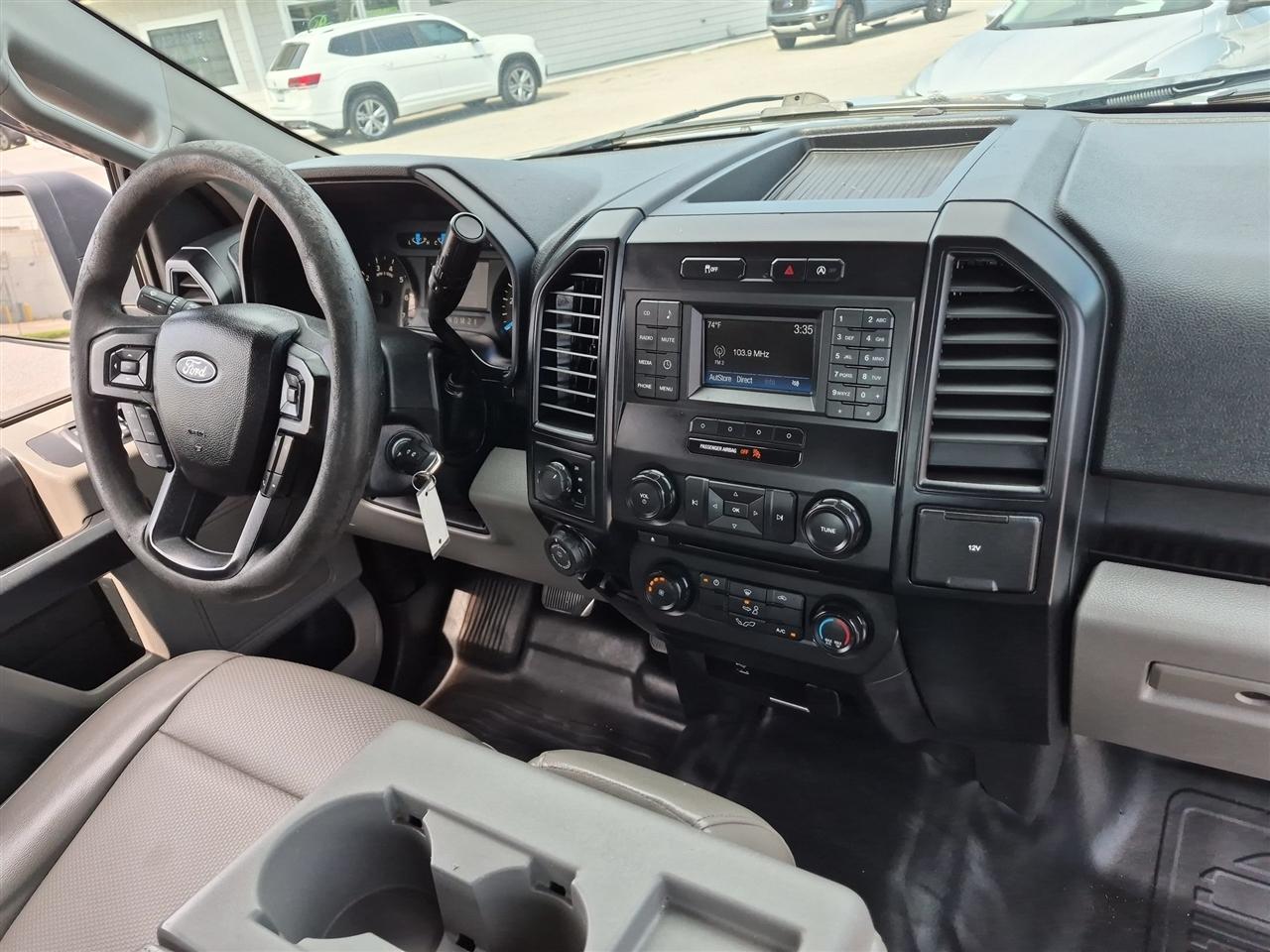 Ford F-150 4WD SuperCrew 145" XL 2017