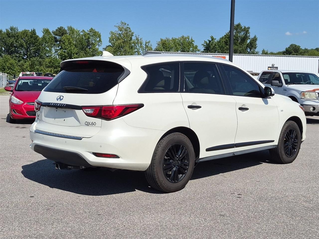 Infiniti QX60 Base 4D SUV FWD 2017