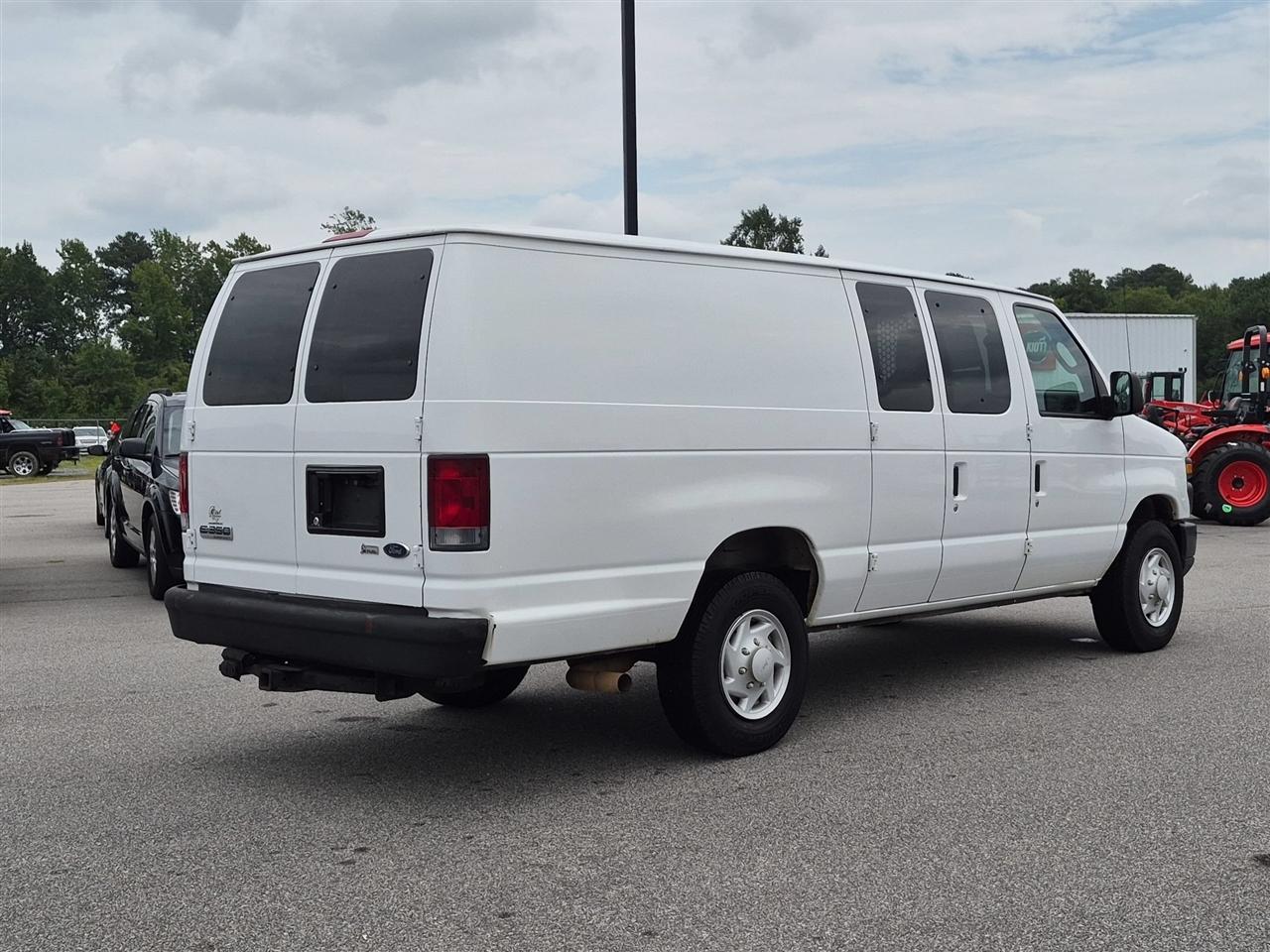 Ford Econoline Cargo Van E-350 Super 138" WB 2009