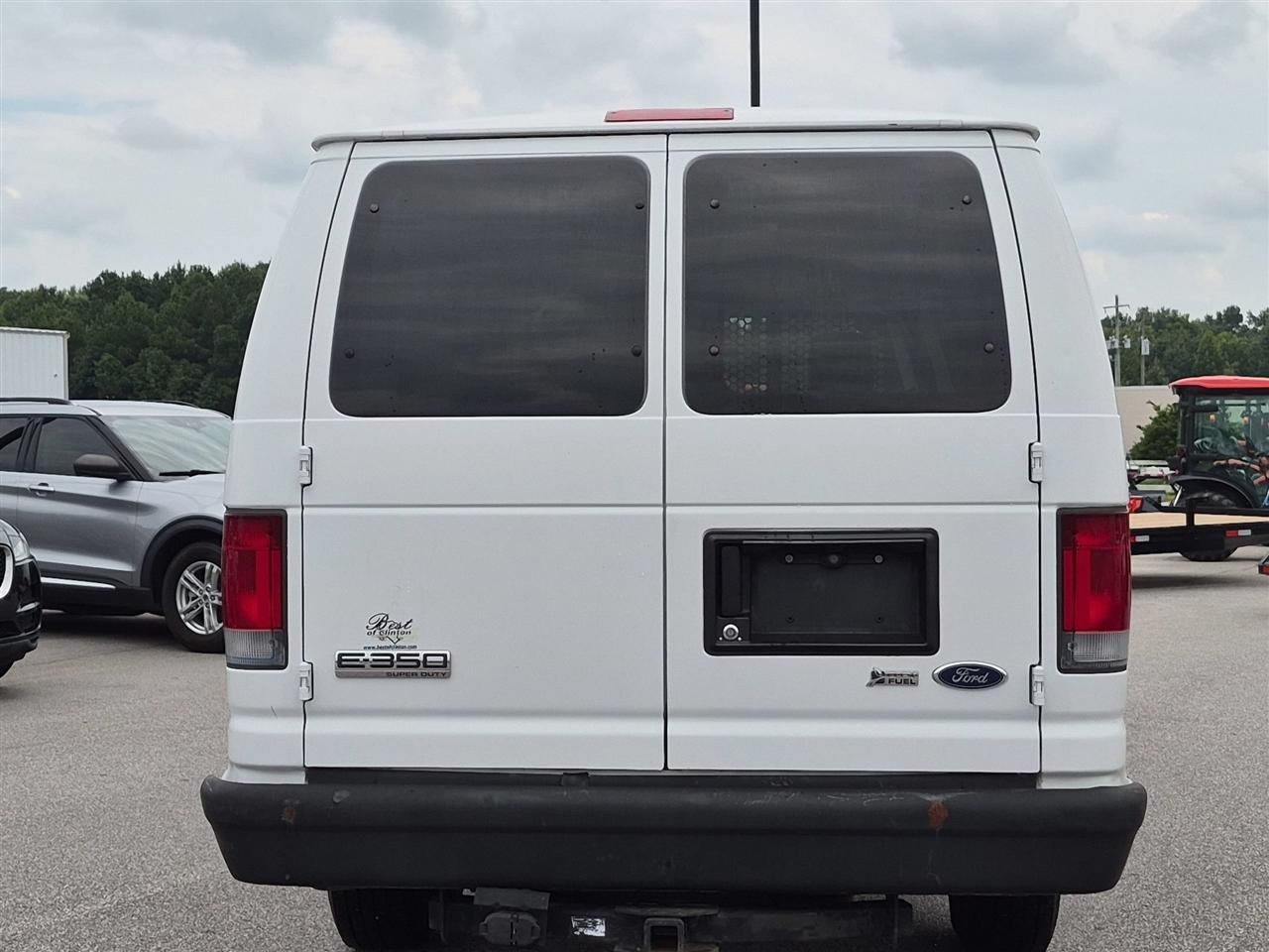 Ford Econoline Cargo Van E-350 Super 138" WB 2009