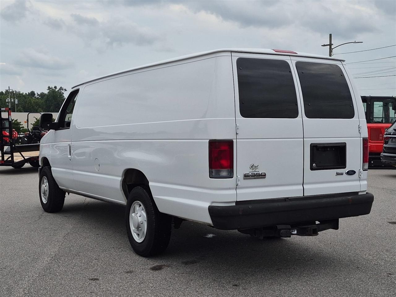 Ford Econoline Cargo Van E-350 Super 138" WB 2009