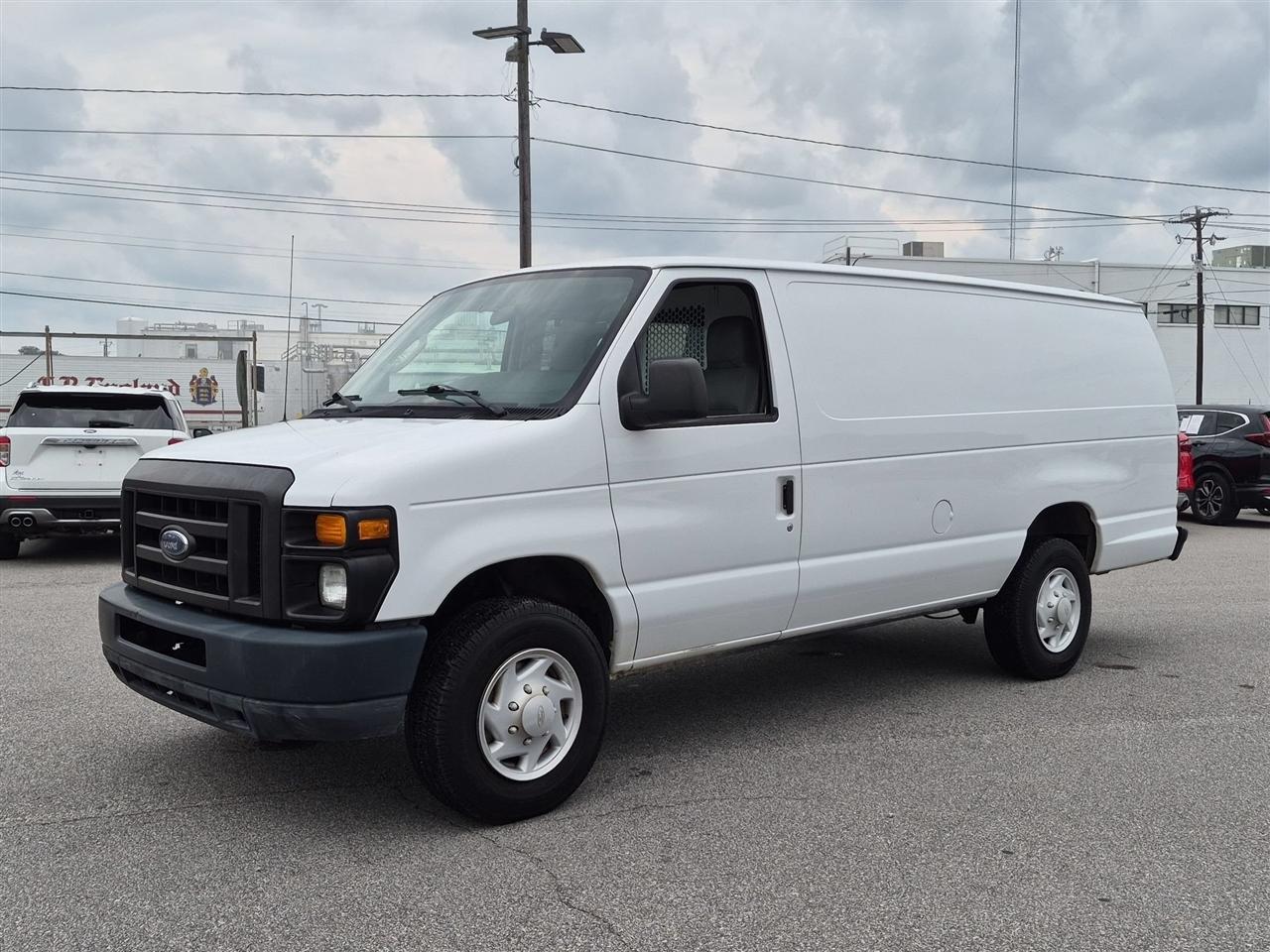 Ford Econoline Cargo Van E-350 Super 138" WB 2009