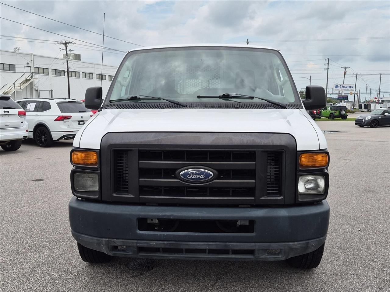 Ford Econoline Cargo Van E-350 Super 138" WB 2009