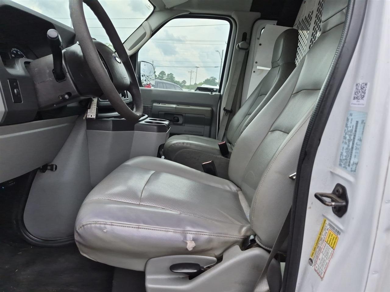 Ford Econoline Cargo Van E-350 Super 138" WB 2009