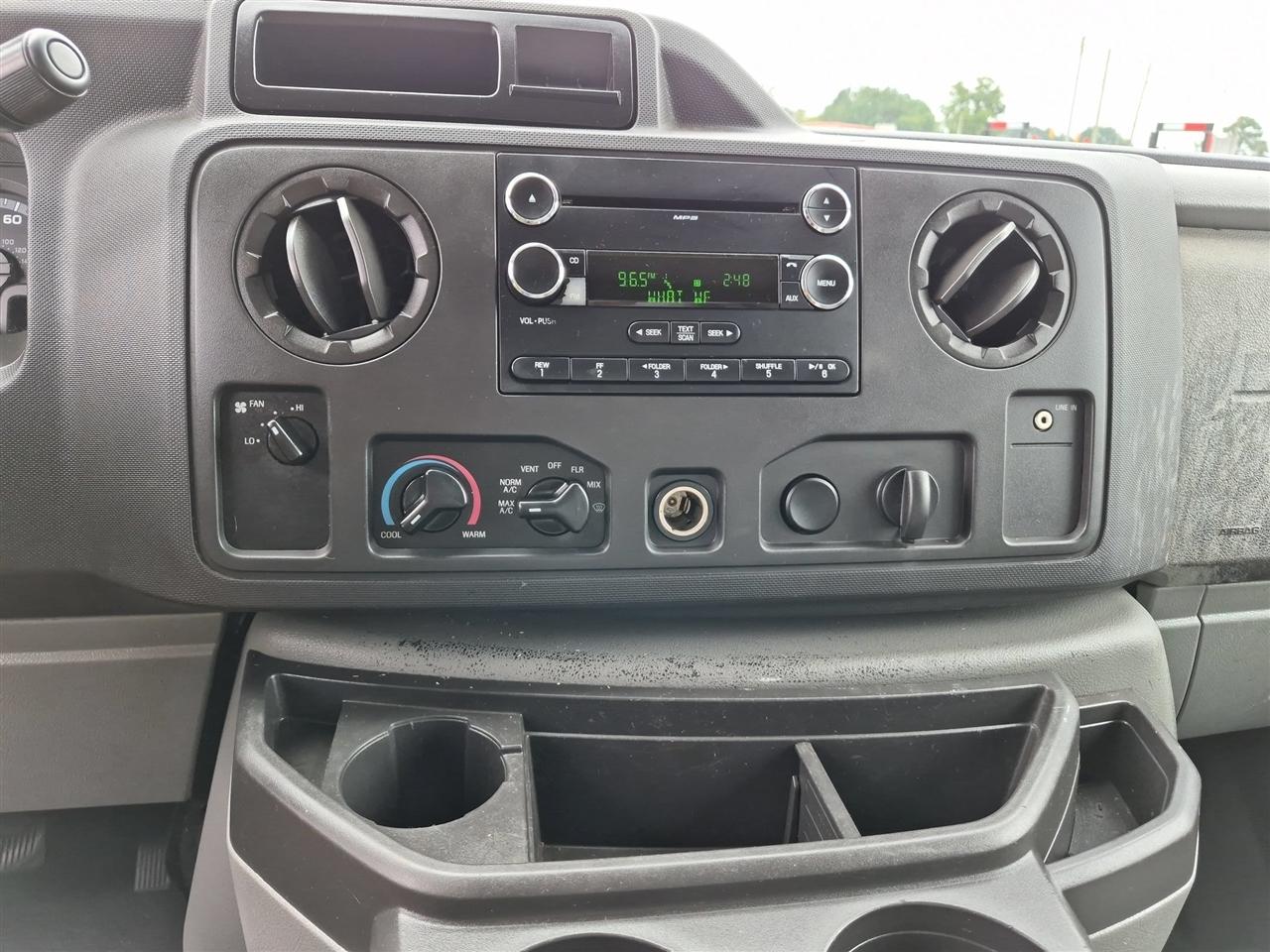 Ford Econoline Cargo Van E-350 Super 138" WB 2009