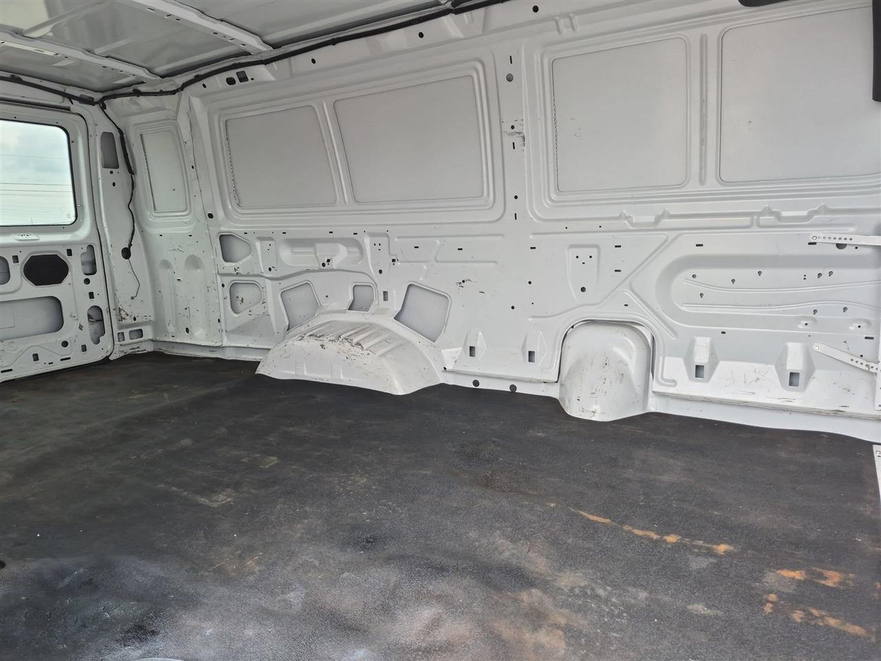 Ford Econoline Cargo Van E-350 Super 138" WB 2009