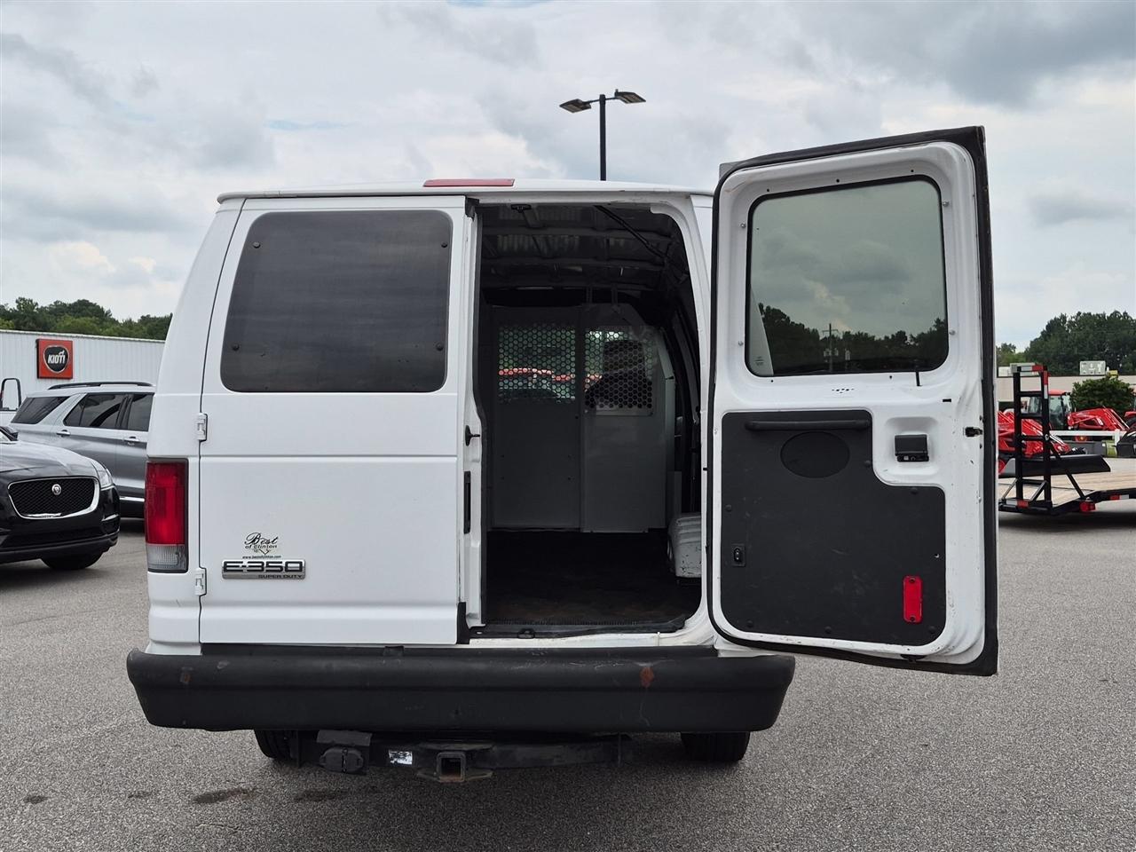 Ford Econoline Cargo Van E-350 Super 138" WB 2009