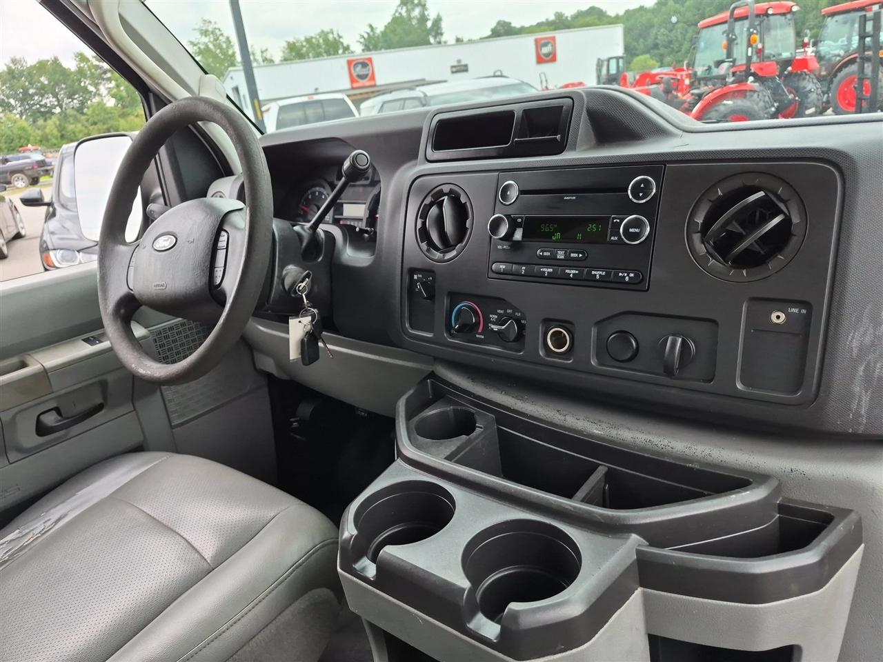 Ford Econoline Cargo Van E-350 Super 138" WB 2009