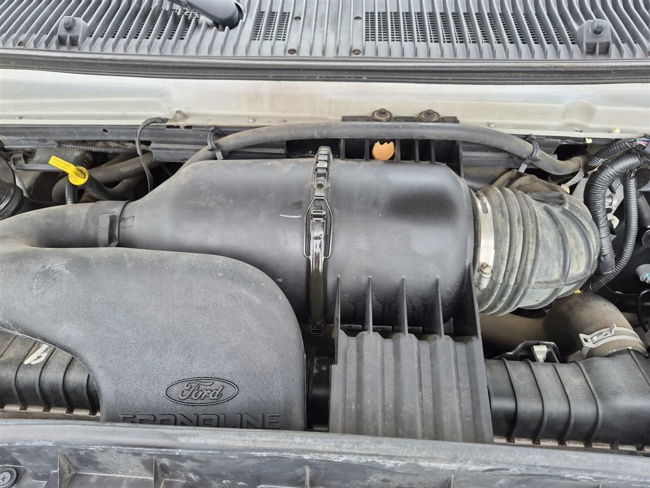 Ford Econoline Cargo Van E-350 Super 138" WB 2009
