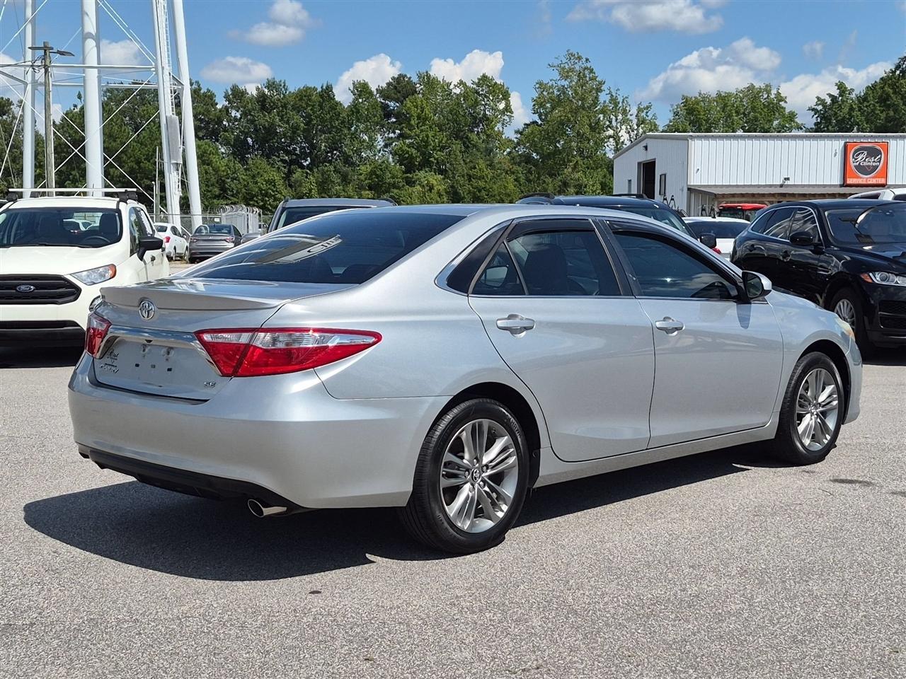 Toyota Camry 4dr Sdn I4 Auto SE (Natl) 2017