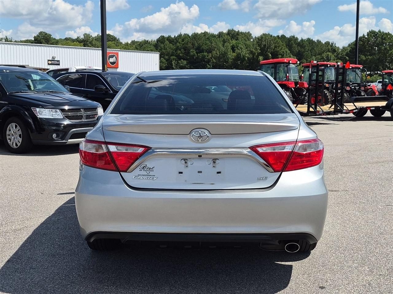 Toyota Camry 4dr Sdn I4 Auto SE (Natl) 2017