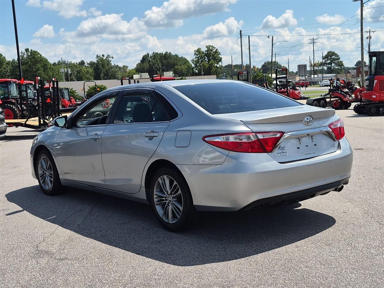 Toyota Camry 4dr Sdn I4 Auto SE (Natl) 2017