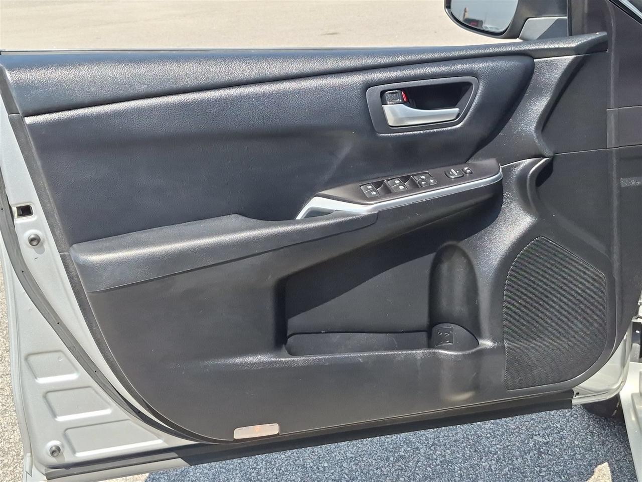 Toyota Camry 4dr Sdn I4 Auto SE (Natl) 2017