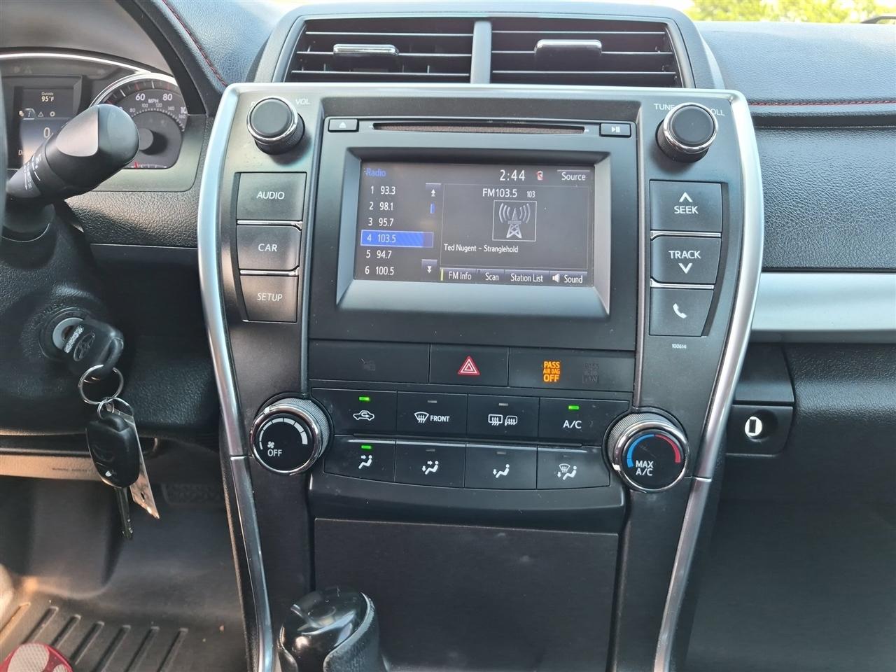 Toyota Camry 4dr Sdn I4 Auto SE (Natl) 2017