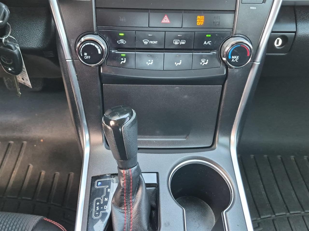 Toyota Camry 4dr Sdn I4 Auto SE (Natl) 2017