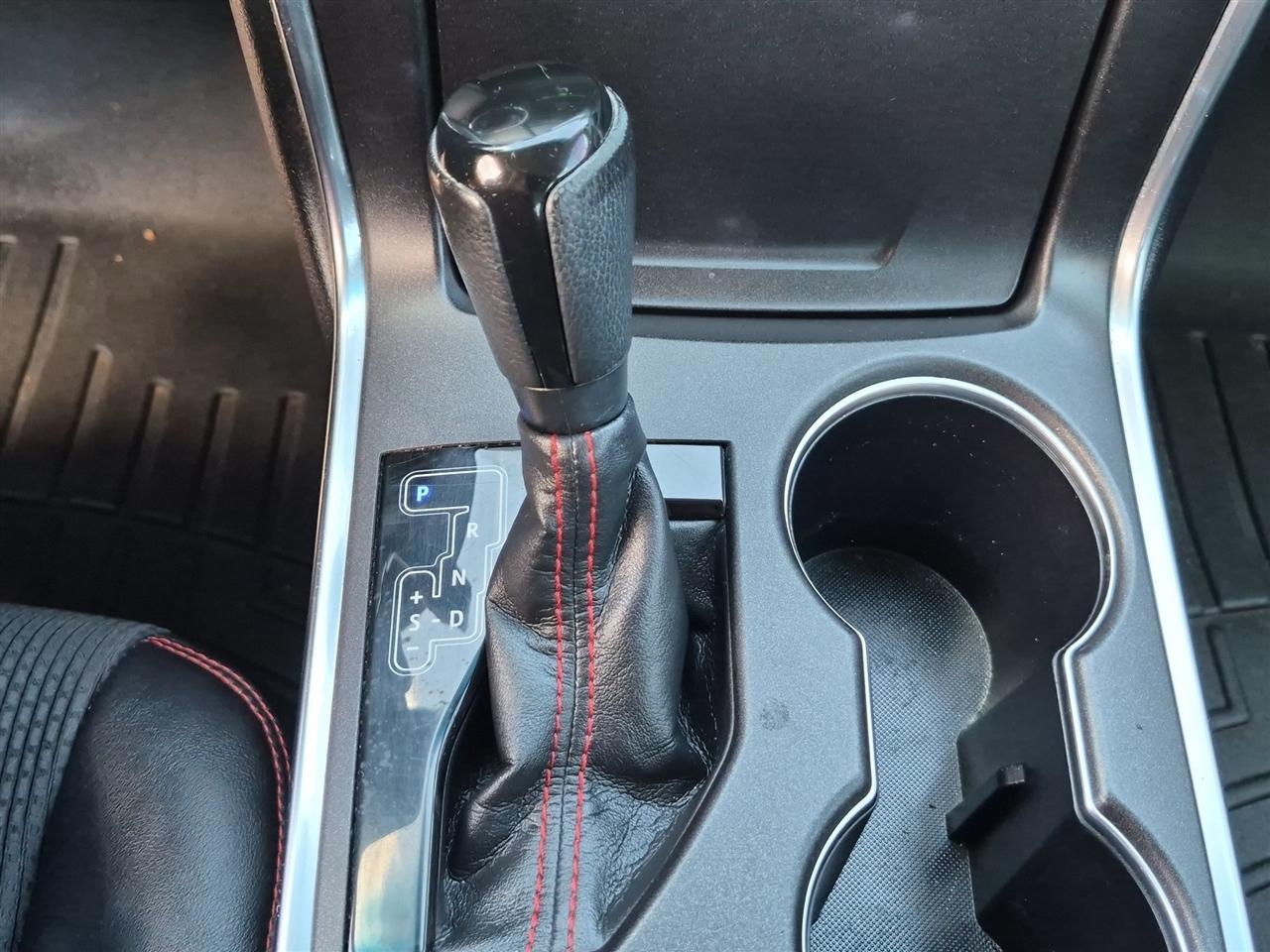 Toyota Camry 4dr Sdn I4 Auto SE (Natl) 2017