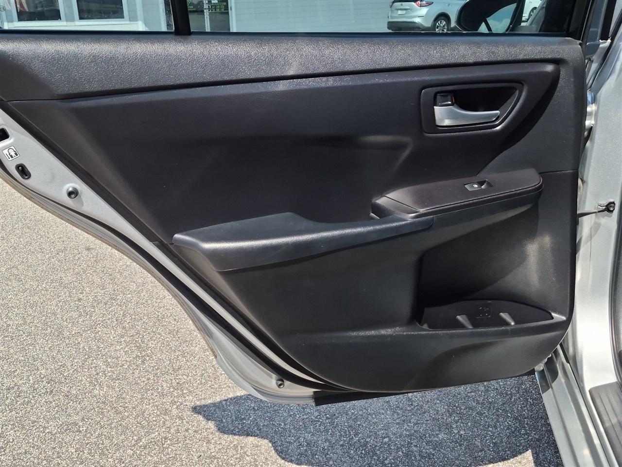 Toyota Camry 4dr Sdn I4 Auto SE (Natl) 2017