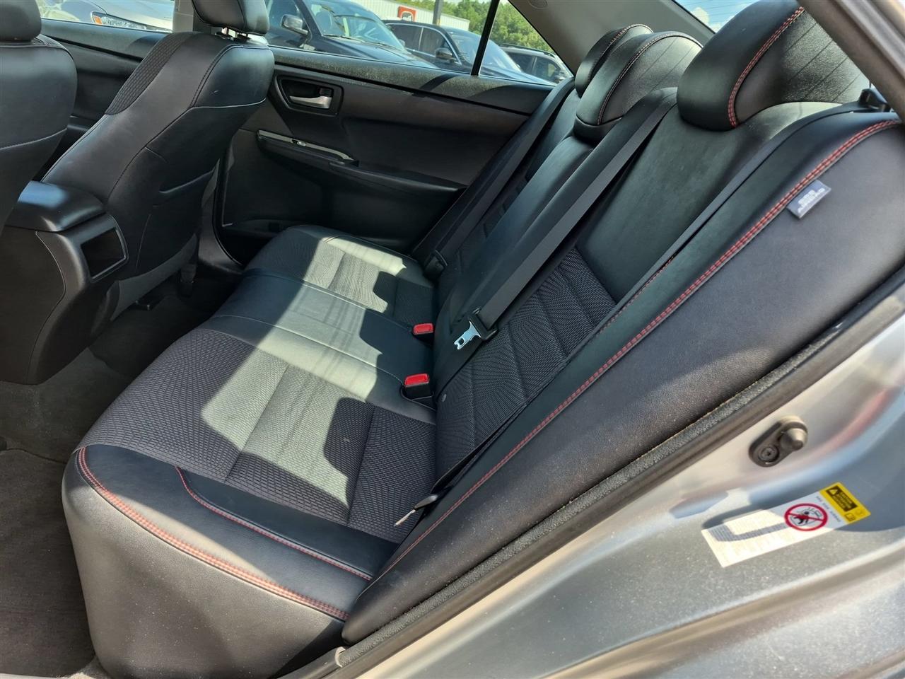Toyota Camry 4dr Sdn I4 Auto SE (Natl) 2017