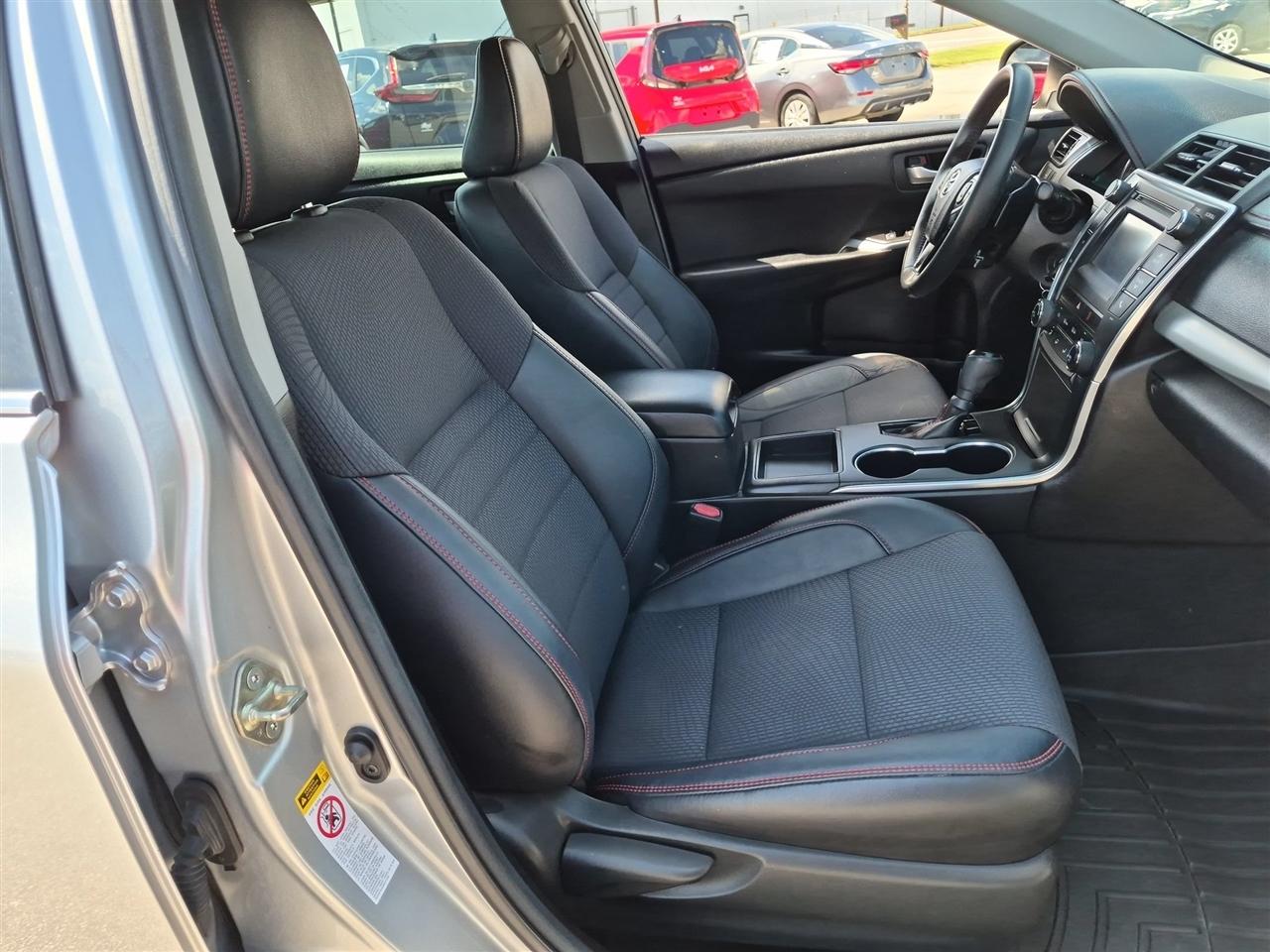 Toyota Camry 4dr Sdn I4 Auto SE (Natl) 2017