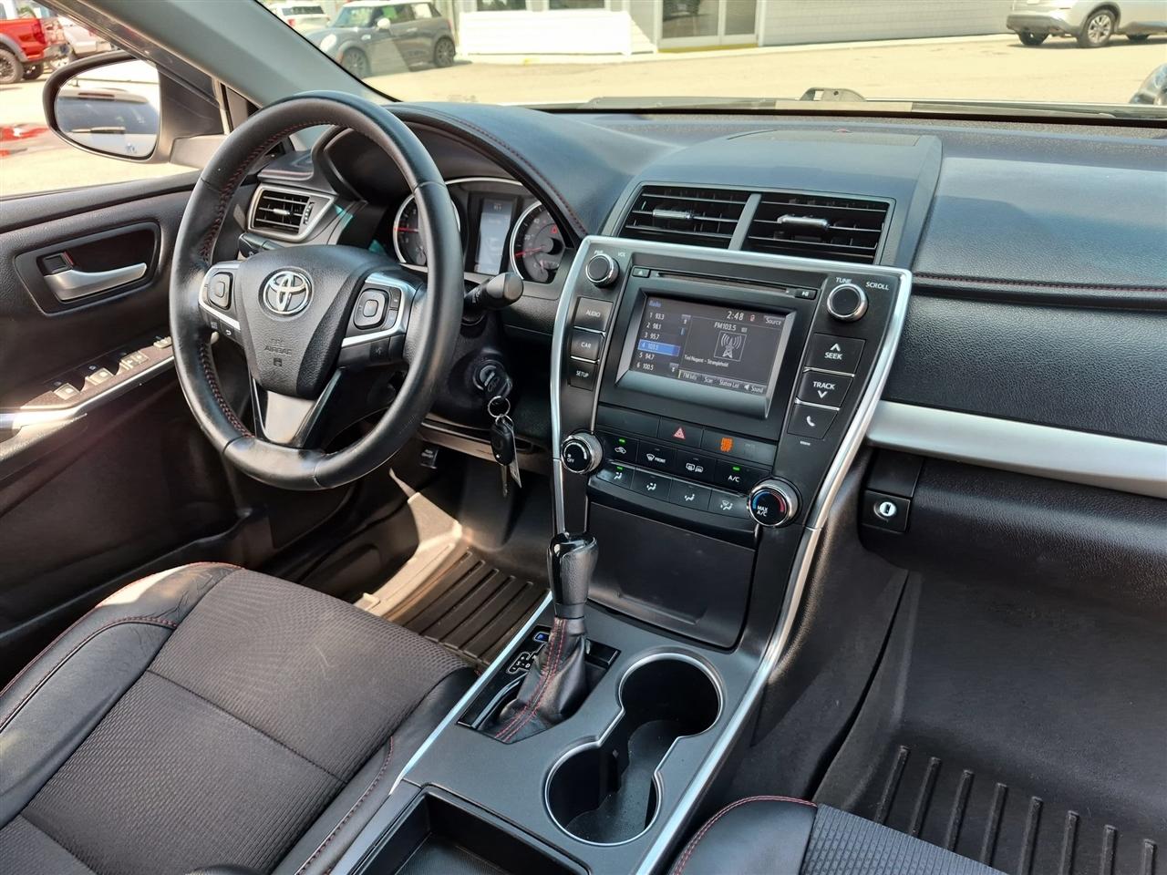 Toyota Camry 4dr Sdn I4 Auto SE (Natl) 2017