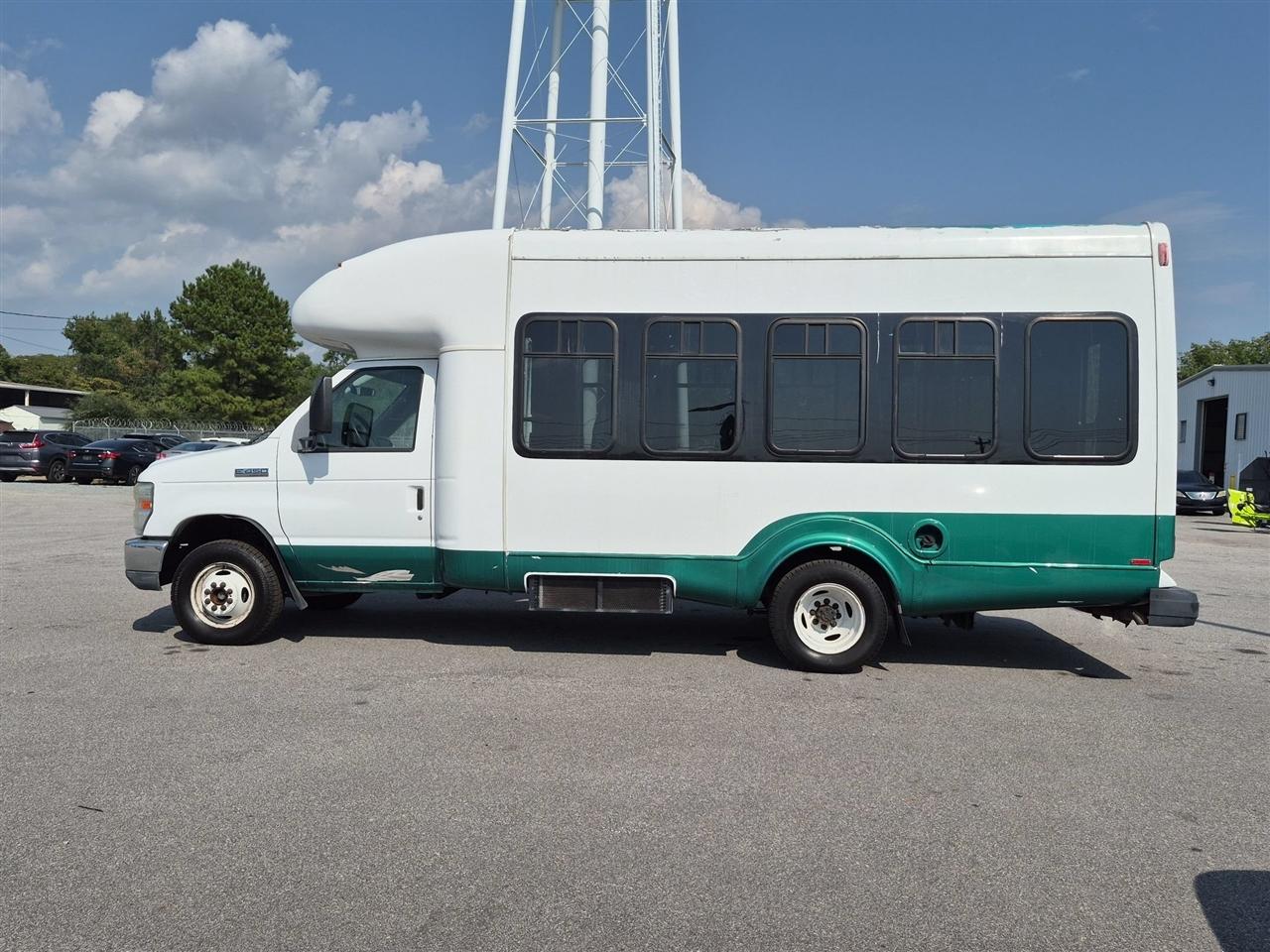 Ford Econoline Commercial Cutaway E-450 Super Duty 176" DRW 2012