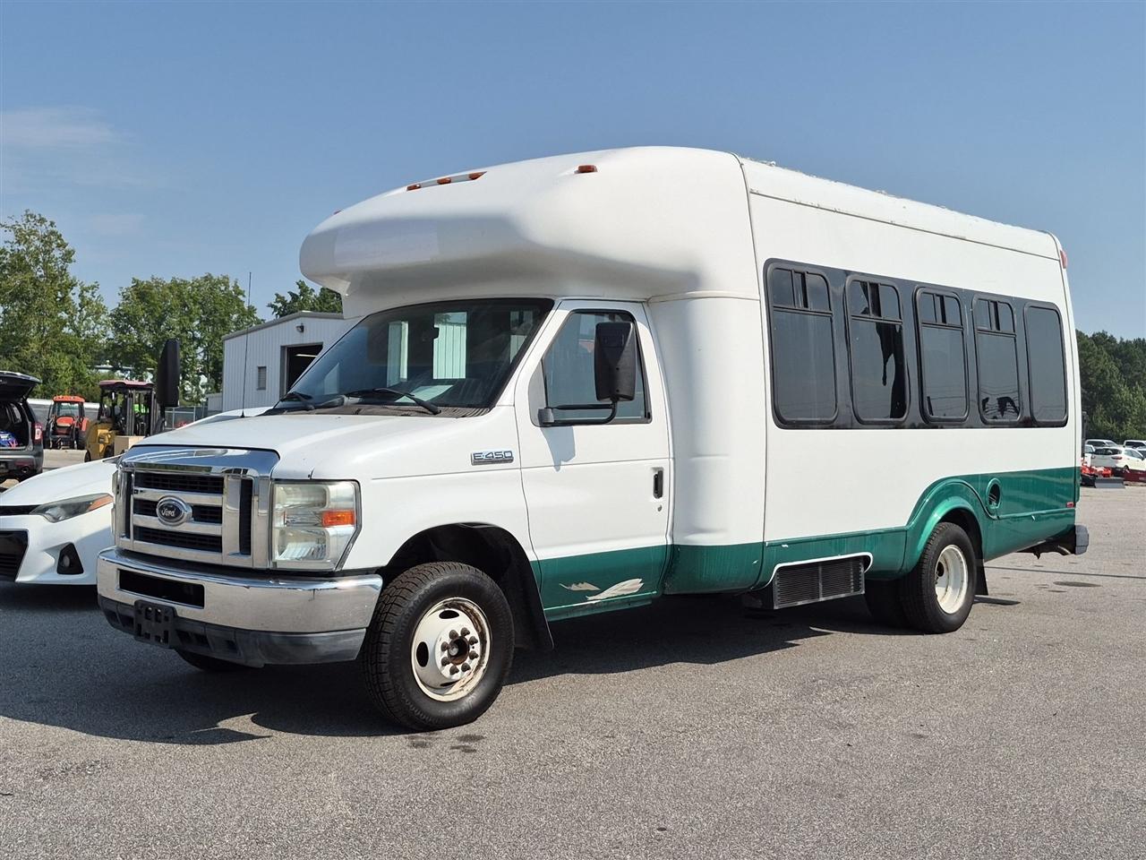 Ford Econoline Commercial Cutaway E-450 Super Duty 176" DRW 2012