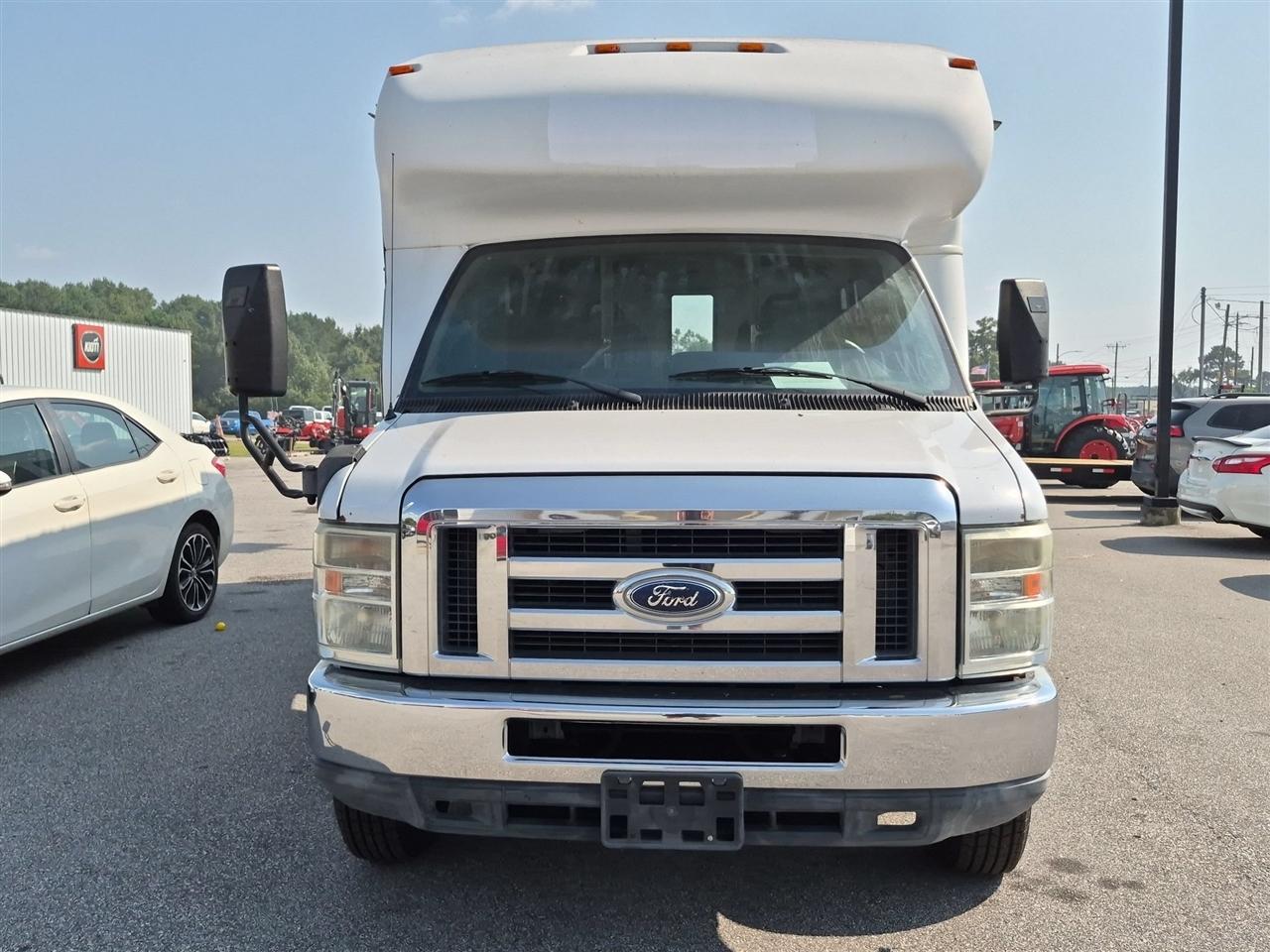 Ford Econoline Commercial Cutaway E-450 Super Duty 176" DRW 2012