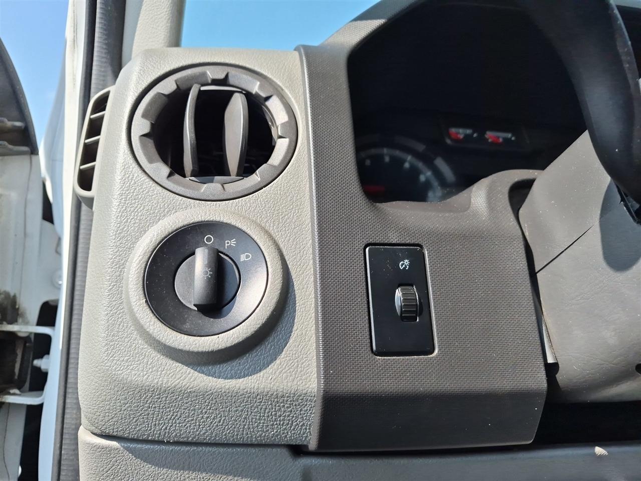 Ford Econoline Commercial Cutaway E-450 Super Duty 176" DRW 2012
